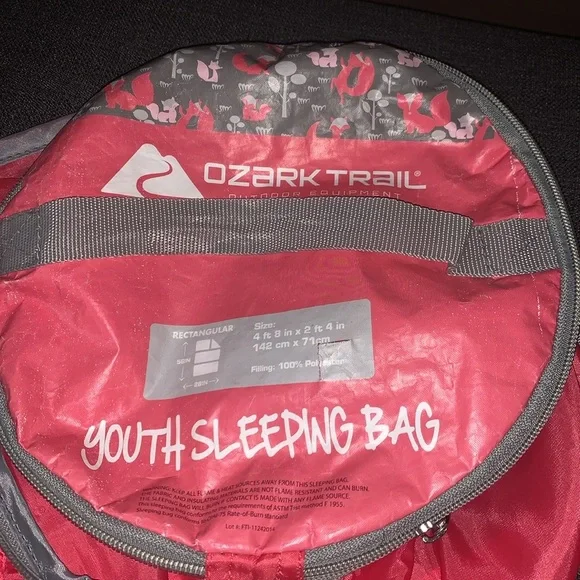 Ozark Trail- youth sleeping bag - Picture 3 of 3